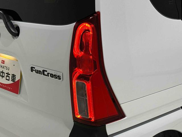 タント ファンクロスターボ　プッシュボタンスタート　オートエアコン　ＬＥＤオートライト　パワースライドドアウェルカムオープン機能　オート電動格納式ドアミラー　助手席ロングスライド　助手席イージークローザー　運転席助手席シートヒーター　アルミホイル　キーフリーシステム（47枚目）