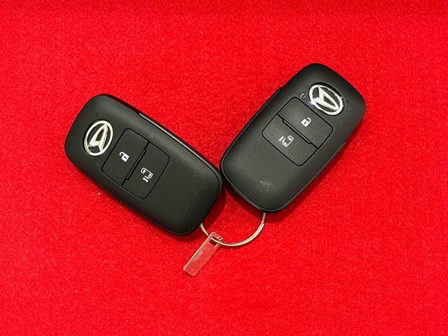 タント Ｘ　バックモニター対応カメラ　電動パーキングブレーキ　ＬＥＤオートライト　パワースライドドアウェルカムオープン機能　電動パーキングブレーキ　運転席助手席シートヒーター　　フルホイールキャツプ　キーフリーシステム　　オート電動格納式ドアミラー（49枚目）