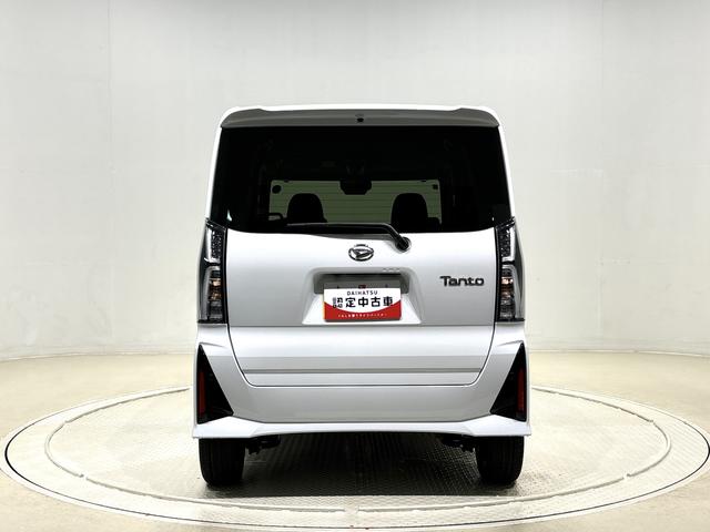 タント カスタムＲＳ　両側パワースライドドア　ターボ付き　パノラマモニター対応純正ナビ装着用アップグレードパック　運転席・助手席シートヒーター　本革巻ステアリングホイール　電動パーキングブレーキブレーキ　オートブレーキホールド機能　オートライト（9枚目）