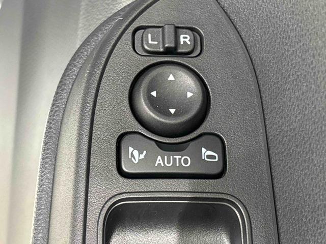 タント カスタムＲＳ　両側パワースライドドア　ターボ付き　パノラマモニター対応純正ナビ装着用アップグレードパック　運転席・助手席シートヒーター　本革巻ステアリングホイール　電動パーキングブレーキブレーキ　オートブレーキホールド機能　オートライト（26枚目）