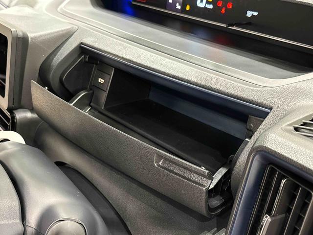 タント カスタムＲＳ　両側パワースライドドア　ターボ付き　パノラマモニター対応純正ナビ装着用アップグレードパック　運転席・助手席シートヒーター　本革巻ステアリングホイール　電動パーキングブレーキブレーキ　オートブレーキホールド機能　オートライト（28枚目）