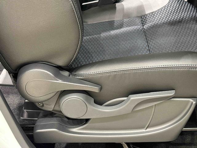 タント カスタムＲＳ　両側パワースライドドア　ターボ付き　パノラマモニター対応純正ナビ装着用アップグレードパック　運転席・助手席シートヒーター　本革巻ステアリングホイール　電動パーキングブレーキブレーキ　オートブレーキホールド機能　オートライト（30枚目）