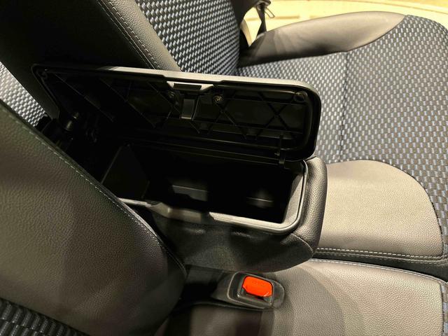 タント カスタムＲＳ　　Ｂカメラ　両側電動スライドドア　ターボ車　ＬＥＤオートライト　パワースライドドアウェルカムオープン機能　オート電動格納式ドアミラー　助手席ロングスライド　助手席イージークローザー　アルミホイール　キーフリーシステム　前席シートヒーター（30枚目）