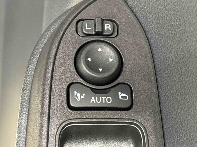 タント カスタムＲＳ　パノラマモニター対応カメラ　ＬＥＤオートライト　パワースライドドアウェルカムオープン機能　オート電動格納式ドアミラー　助手席ロングスライド　助手席イージークローザー　アルミホイール　キーフリーシステム（26枚目）