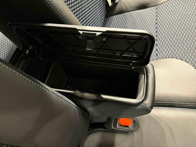タント カスタムＲＳ　パノラマモニター対応カメラ　ＬＥＤオートライト　パワースライドドアウェルカムオープン機能　オート電動格納式ドアミラー　助手席ロングスライド　助手席イージークローザー　アルミホイール　キーフリーシステム（32枚目）