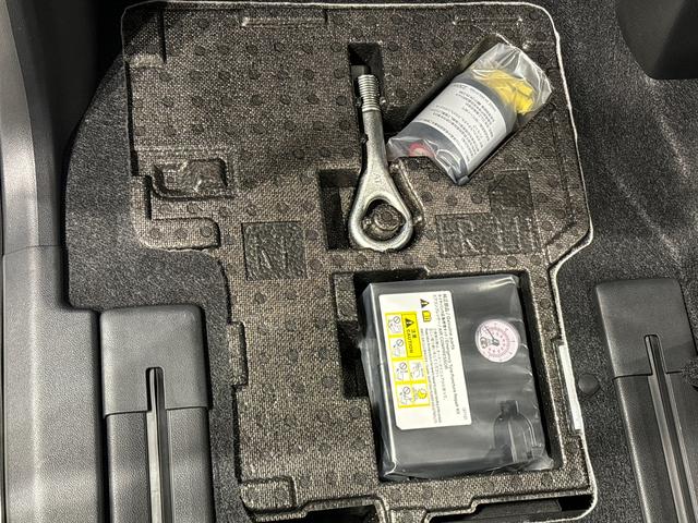 タント カスタム　ＲＳ　　電子パーキング　両側パワースライドドア　ＬＥＤオートライト　パワースライドドアウェルカムオープン機能　電動パーキングブレーキ　運転席助手席シートヒーター　アルミホイール　キーフリーシステム　　オート電動格納式ドアミラー（33枚目）