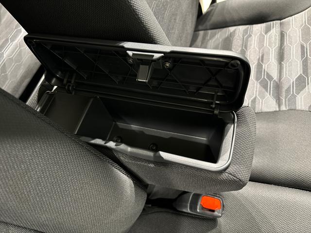 ������Ƃ��������ނȂǂ����[�ł���{�b�N�X�t���Z���^�[�A�[�����X�g���t���Ă܂���