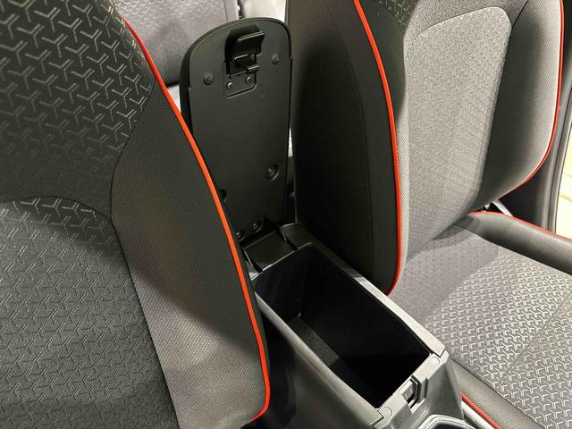 ロッキー X HEV ディスプレイオーディオ ドラレコ ETC LEDヘッドランプ アクティブマルチインフォメーションメーター アルミホイール オートライト プッシュボタンスタート(33枚目)