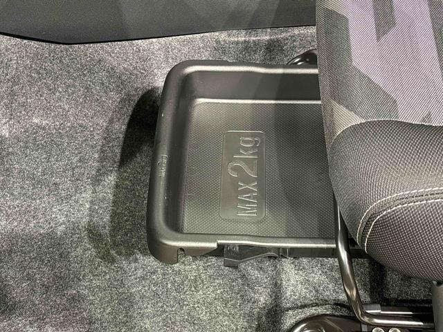 タフト Ｇ　クロムベンチャー　　ＬＥＤヘッドライト　オートライト　スカイフィールトップ　クロムパック　メッキパック　シルバーアンダーガーニッシュ　インテリアアクセント　ＬＥＤオートライト＆フォグランプ　電動パーキングブレーキ　バックカメラ　アルミホイール（33枚目）