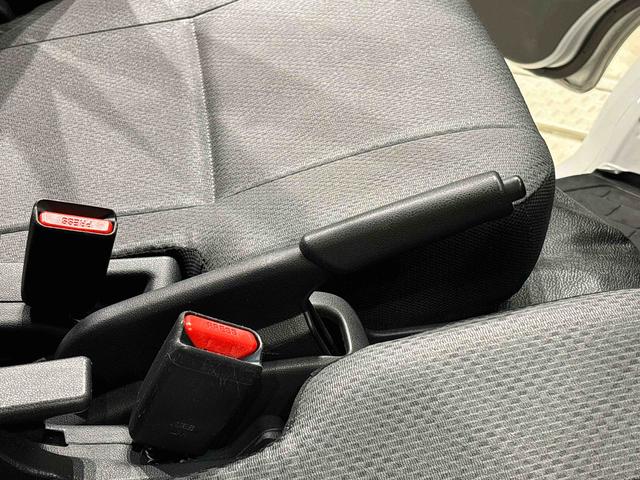 ハイゼットカーゴ スペシャルＳＡＩＩＩ　オートライト　ＥＴＣ車載器　ＬＥＤヘッドランプ　トップシェイドガラス　コーナーセンサー　オーバーヘッドシェルフ　ＡＭ／ＦＭラジオ　スチールホイール　マニュアルエアコン（25枚目）