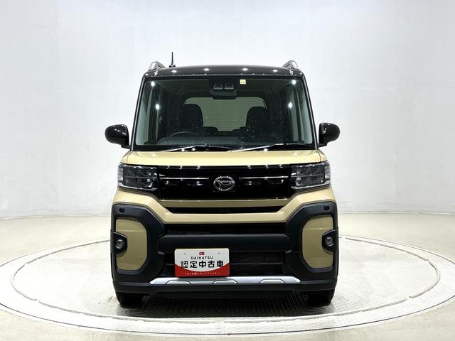 タント ファンクロス　バックモニター対応カメラ　ＬＥＤオートライト　電動パーキングブレーキ　運転席助手席シートヒーター　アルミホイール　キーフリーシステム　　オート電動格納式ドアミラー（6枚目）