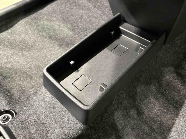 ミライース Ｘ　ＳＡＩＩＩ　手引き式サイドブレーキ　キーレスエントリー　ＬＥＤヘッドランプ　電動格納式ドアミラー　パワーウインドゥ（フロントドア・リヤドア）　スモークドガラス　リバース連動リヤワイパー　コーナーセンサー（フロント２個・リヤ４個）（26枚目）