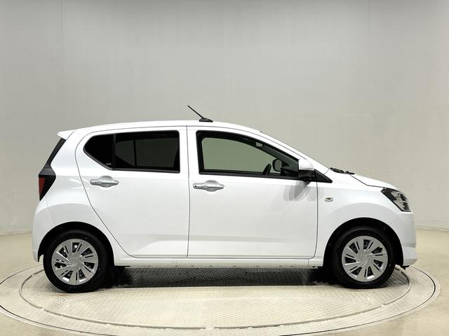 ミライース Ｘ　ＳＡＩＩＩ　ＬＥＤヘッドランプ　セキュリティアラーム　コーナーセンサー　１４インチフルホイールキャップ　キーレスエントリー　電動格納式ドアミラー　ショツピングフック　マニュアルエアコン（7枚目）