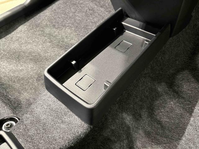 ミライース Ｘ　ＳＡＩＩＩ　ＬＥＤヘッドランプ　セキュリティアラーム　コーナーセンサー　１４インチフルホイールキャップ　キーレスエントリー　電動格納式ドアミラー　ショツピングフック　マニュアルエアコン（26枚目）