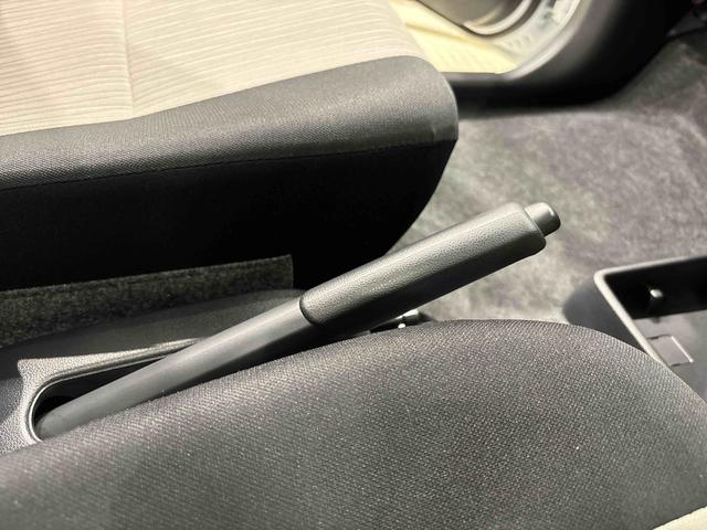 ミライース Ｘ　ＳＡＩＩＩ　ＬＥＤヘッドランプ　セキュリティアラーム　コーナーセンサー　１４インチフルホイールキャップ　キーレスエントリー　電動格納式ドアミラー　ショツピングフック　マニュアルエアコン（27枚目）
