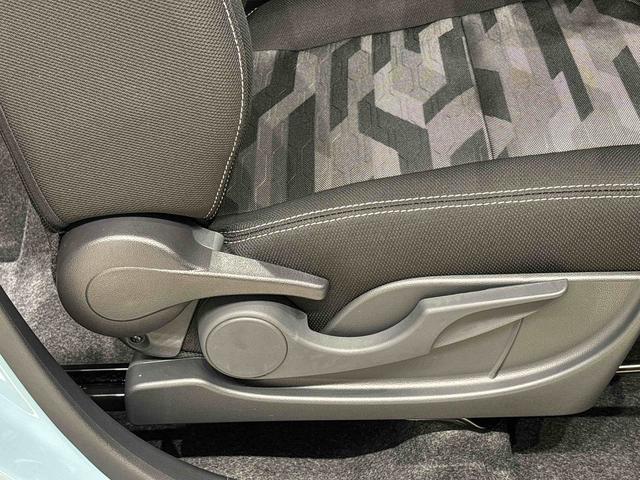 タフト Ｇターボ　ダーククロムベンチャー　バックモニター対応　スカイフィールトップ　クロムパック　メッキパック　シルバーアンダーガーニッシュ　インテリアアクセント　ＬＥＤオートハイビーム＆フォグランプ　電動パーキングブレーキ　バックカメラ　アルミホイール（28枚目）