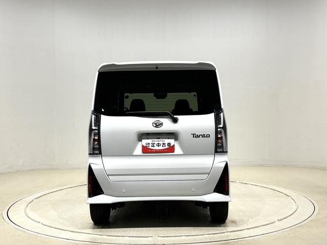 タント カスタムＲＳ　パノラマモニター対応カメラ　ＬＥＤオートライト　パワースライドドアウェルカムオープン機能　オート電動格納式ドアミラー　助手席ロングスライド　助手席イージークローザー　アルミホイール　キーフリーシステム（9枚目）