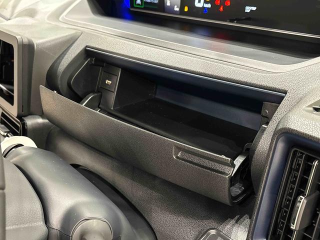 タント カスタムＲＳ　パノラマモニター対応カメラ　ＬＥＤオートライト　パワースライドドアウェルカムオープン機能　オート電動格納式ドアミラー　助手席ロングスライド　助手席イージークローザー　アルミホイール　キーフリーシステム（28枚目）