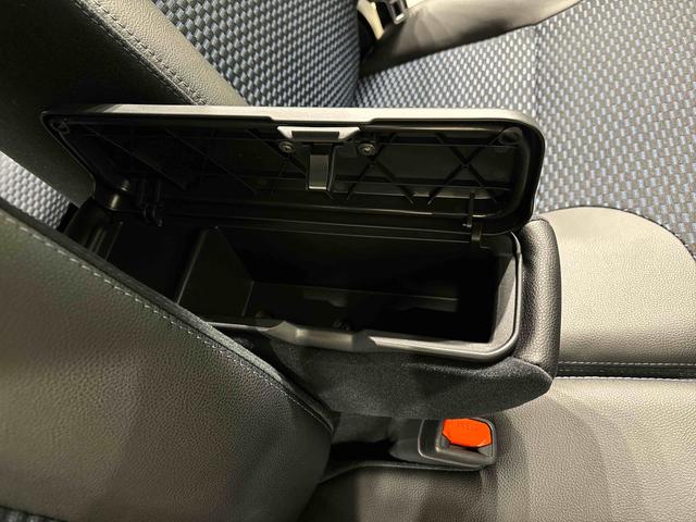 タント カスタムＲＳ　パノラマモニター対応カメラ　ＬＥＤオートライト　パワースライドドアウェルカムオープン機能　オート電動格納式ドアミラー　助手席ロングスライド　助手席イージークローザー　アルミホイール　キーフリーシステム（32枚目）
