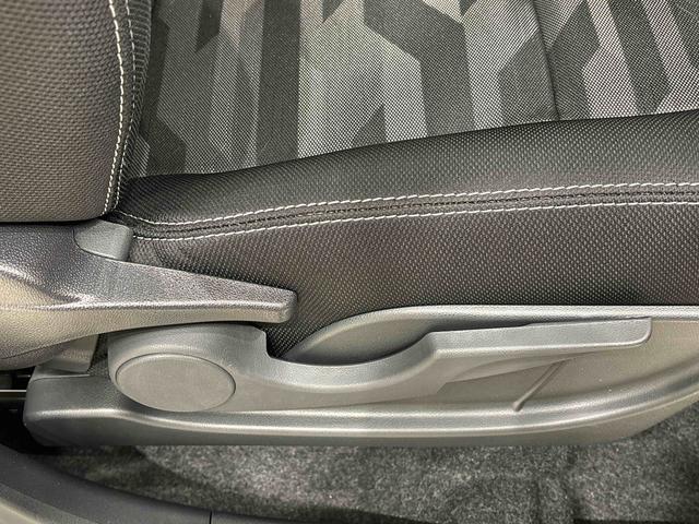 タフト Ｇ　クロムベンチャー　バックモニター対応カメラ　スカイフィールトップ　クロムパック　メッキパック　シルバーアンダーガーニッシュ　インテリアアクセント　ＬＥＤオートハイビーム＆フォグランプ　電動パーキングブレーキ　バックカメラ　アルミホイール（28枚目）