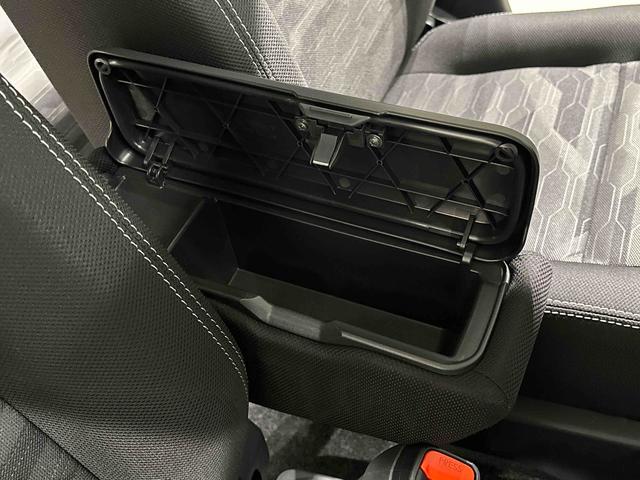 タフト Ｇ　クロムベンチャー　バックモニター対応カメラ　スカイフィールトップ　クロムパック　メッキパック　シルバーアンダーガーニッシュ　インテリアアクセント　ＬＥＤオートハイビーム＆フォグランプ　電動パーキングブレーキ　バックカメラ　アルミホイール（30枚目）