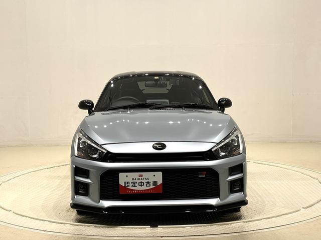 コペン ＧＲ　スポーツ　電動開閉式ルーフ　ＬＥＤヘッドランプ　ハロゲンフォグランプ　　１６インチタイヤ＆アルミホイール　プッシュボタンスタート　セキュリティアラーム　スタビライザー（フロント・リヤ）（10枚目）
