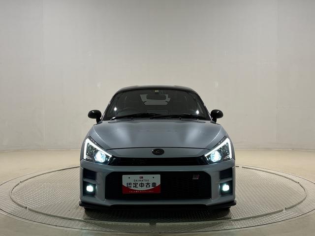 コペン ＧＲ　スポーツ　電動開閉式ルーフ　ＬＥＤヘッドランプ　ハロゲンフォグランプ　　１６インチタイヤ＆アルミホイール　プッシュボタンスタート　セキュリティアラーム　スタビライザー（フロント・リヤ）（43枚目）