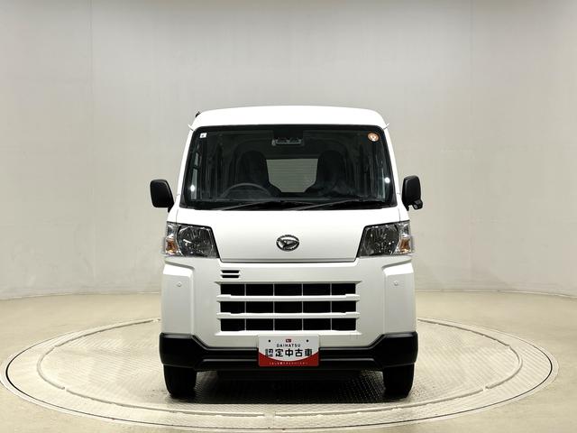 ハイゼットカーゴ ＤＸ　４ＷＤ　ＡＴ　ＡＭ／ＦＭラジオチューナー　ハロゲンヘッドランプ　トップシェイドガラス　コーナーセンサー　オーバーヘッドシェルフ　フロントドアパワーウインドウ　キーレスエントリー　ＡＭ／ＦＭラジオ　テンパータイヤ　スチールホイール（6枚目）