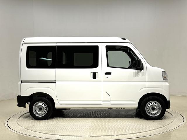 ハイゼットカーゴ ＤＸ　４ＷＤ　ＡＴ　ＡＭ／ＦＭラジオチューナー　ハロゲンヘッドランプ　トップシェイドガラス　コーナーセンサー　オーバーヘッドシェルフ　フロントドアパワーウインドウ　キーレスエントリー　ＡＭ／ＦＭラジオ　テンパータイヤ　スチールホイール（7枚目）