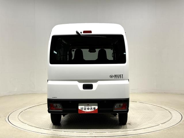 ハイゼットカーゴ ＤＸ　４ＷＤ　ＡＴ　ＡＭ／ＦＭラジオチューナー　ハロゲンヘッドランプ　トップシェイドガラス　コーナーセンサー　オーバーヘッドシェルフ　フロントドアパワーウインドウ　キーレスエントリー　ＡＭ／ＦＭラジオ　テンパータイヤ　スチールホイール（9枚目）