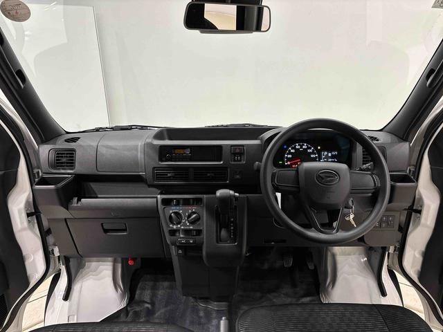 ハイゼットカーゴ ＤＸ　４ＷＤ　ＡＴ　ＡＭ／ＦＭラジオチューナー　ハロゲンヘッドランプ　トップシェイドガラス　コーナーセンサー　オーバーヘッドシェルフ　フロントドアパワーウインドウ　キーレスエントリー　ＡＭ／ＦＭラジオ　テンパータイヤ　スチールホイール（10枚目）