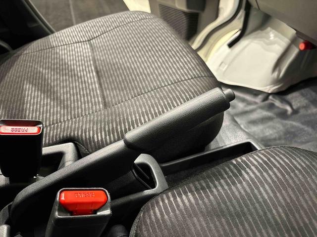 ハイゼットカーゴ ＤＸ　４ＷＤ　ＡＴ　ＡＭ／ＦＭラジオチューナー　ハロゲンヘッドランプ　トップシェイドガラス　コーナーセンサー　オーバーヘッドシェルフ　フロントドアパワーウインドウ　キーレスエントリー　ＡＭ／ＦＭラジオ　テンパータイヤ　スチールホイール（26枚目）