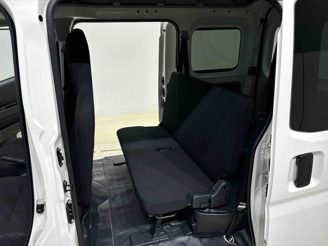 ハイゼットカーゴ DX 4WD AM・FMラジオ マニュアルエアコン ハロゲンヘッドランプ キーレスエントリー オーバーヘッドシェルフ 荷室ランプ AM・FMラジオ テンパータイヤ スチールホイール マニュアルエアコン(31枚目)