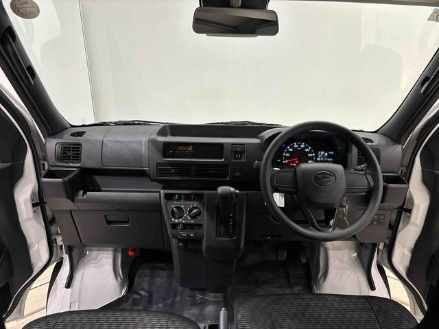 ハイゼットカーゴ DX 4WD AM・FMラジオ マニュアルエアコン ハロゲンヘッドランプ キーレスエントリー オーバーヘッドシェルフ 荷室ランプ AM・FMラジオ テンパータイヤ スチールホイール マニュアルエアコン(10枚目)