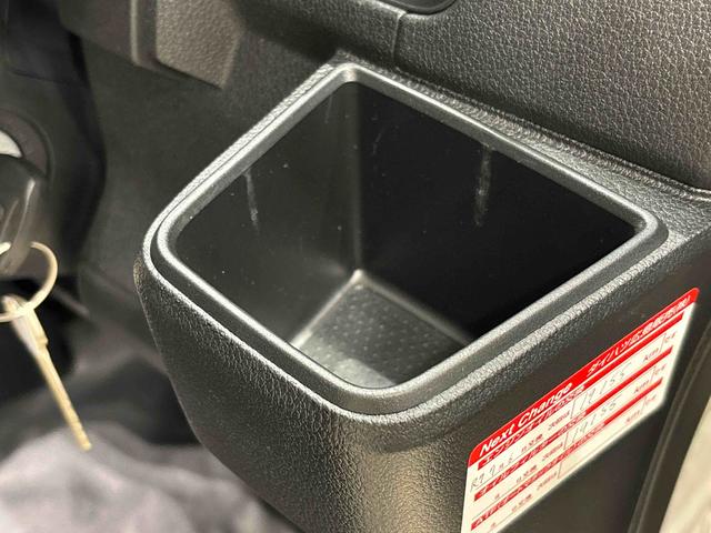 ハイゼットカーゴ DX 4WD AM・FMラジオ マニュアルエアコン ハロゲンヘッドランプ キーレスエントリー オーバーヘッドシェルフ 荷室ランプ AM・FMラジオ テンパータイヤ スチールホイール マニュアルエアコン(25枚目)