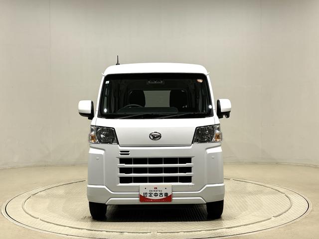 ハイゼットカーゴ クルーズ　４ＷＤ　キーフリーシステム　スペアタイヤ　トップシェイドガラス　１２インチフルホイールキャップ　コーナーセンサー　マニュアルエアコン　プッシュボタンスタート　運転席・助手席パワーウィンドウ　セキュリティーアラーム　サイドアンダードアミラー（6枚目）