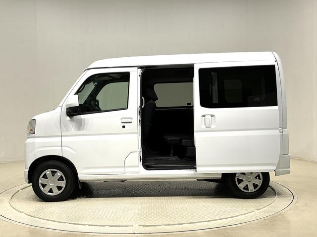 ハイゼットカーゴ クルーズ　４ＷＤ　キーフリーシステム　スペアタイヤ　トップシェイドガラス　１２インチフルホイールキャップ　コーナーセンサー　マニュアルエアコン　プッシュボタンスタート　運転席・助手席パワーウィンドウ　セキュリティーアラーム　サイドアンダードアミラー（8枚目）