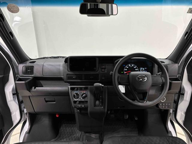 ハイゼットカーゴ クルーズ　４ＷＤ　キーフリーシステム　スペアタイヤ　トップシェイドガラス　１２インチフルホイールキャップ　コーナーセンサー　マニュアルエアコン　プッシュボタンスタート　運転席・助手席パワーウィンドウ　セキュリティーアラーム　サイドアンダードアミラー（10枚目）