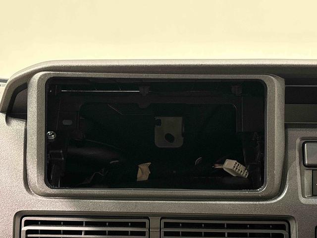 ハイゼットカーゴ クルーズ　４ＷＤ　キーフリーシステム　スペアタイヤ　トップシェイドガラス　１２インチフルホイールキャップ　コーナーセンサー　マニュアルエアコン　プッシュボタンスタート　運転席・助手席パワーウィンドウ　セキュリティーアラーム　サイドアンダードアミラー（12枚目）