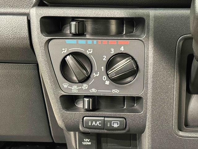 ハイゼットカーゴ クルーズ　４ＷＤ　キーフリーシステム　スペアタイヤ　トップシェイドガラス　１２インチフルホイールキャップ　コーナーセンサー　マニュアルエアコン　プッシュボタンスタート　運転席・助手席パワーウィンドウ　セキュリティーアラーム　サイドアンダードアミラー（13枚目）