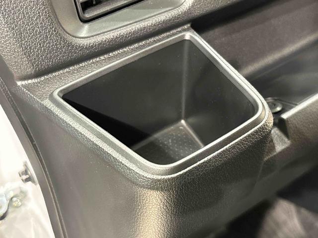 ハイゼットカーゴ クルーズ　４ＷＤ　キーフリーシステム　スペアタイヤ　トップシェイドガラス　１２インチフルホイールキャップ　コーナーセンサー　マニュアルエアコン　プッシュボタンスタート　運転席・助手席パワーウィンドウ　セキュリティーアラーム　サイドアンダードアミラー（28枚目）