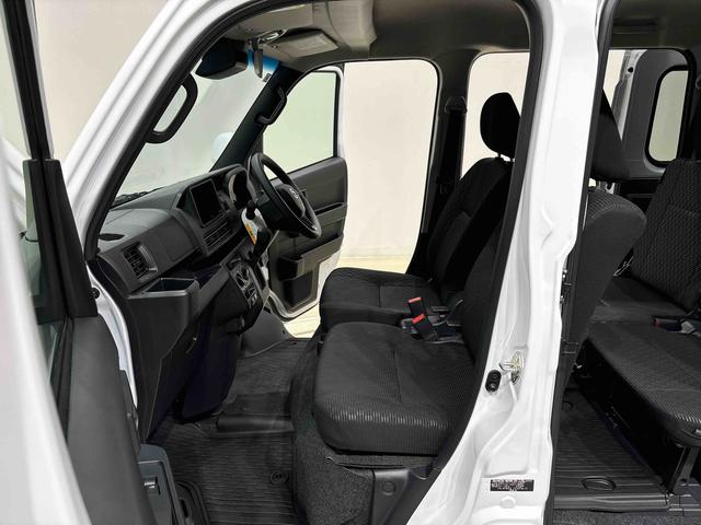 ハイゼットカーゴ クルーズ　４ＷＤ　キーフリーシステム　スペアタイヤ　トップシェイドガラス　１２インチフルホイールキャップ　コーナーセンサー　マニュアルエアコン　プッシュボタンスタート　運転席・助手席パワーウィンドウ　セキュリティーアラーム　サイドアンダードアミラー（31枚目）