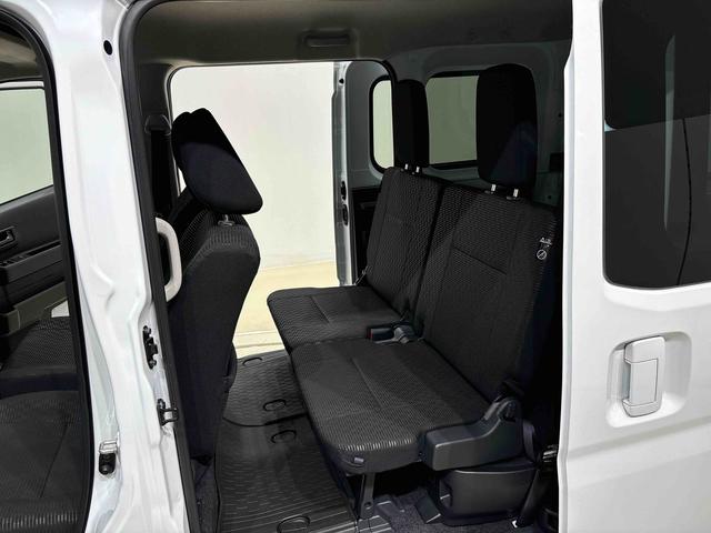 ハイゼットカーゴ クルーズ　４ＷＤ　キーフリーシステム　スペアタイヤ　トップシェイドガラス　１２インチフルホイールキャップ　コーナーセンサー　マニュアルエアコン　プッシュボタンスタート　運転席・助手席パワーウィンドウ　セキュリティーアラーム　サイドアンダードアミラー（32枚目）