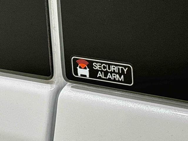 ハイゼットカーゴ クルーズ　４ＷＤ　キーフリーシステム　スペアタイヤ　トップシェイドガラス　１２インチフルホイールキャップ　コーナーセンサー　マニュアルエアコン　プッシュボタンスタート　運転席・助手席パワーウィンドウ　セキュリティーアラーム　サイドアンダードアミラー（40枚目）