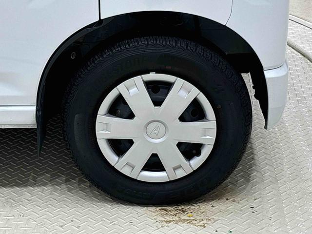 ハイゼットカーゴ クルーズ　４ＷＤ　キーフリーシステム　スペアタイヤ　トップシェイドガラス　１２インチフルホイールキャップ　コーナーセンサー　マニュアルエアコン　プッシュボタンスタート　運転席・助手席パワーウィンドウ　セキュリティーアラーム　サイドアンダードアミラー（46枚目）