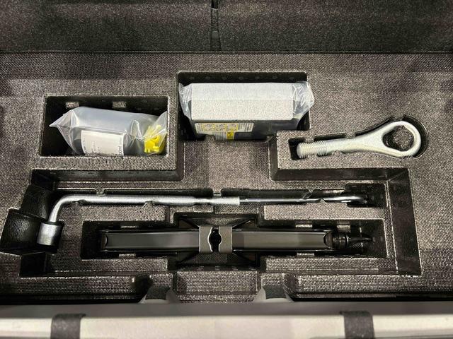 タフト G クロムベンチャー 純正ナビ バックモニター ドラレコ スカイフィールトップ クロムパック メッキパック シルバーアンダーガーニッシュ インテリアアクセント LEDオートライト&フォグランプ 電動パーキングブレーキ バックカメラ アルミホイール(40枚目)