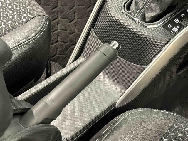 ロッキー プレミアム　ナビ　ＥＴＣ　ドラレコ　バックカメラ　ＬＥＤヘッドランプ・フォグランプ　全車速追従機能付アダプティブクルーズコントロール　レーンキープコントロール　ブラインドスポットモニター　１７インチアルミホイール　シートヒーター　パノラマモニター（20枚目）