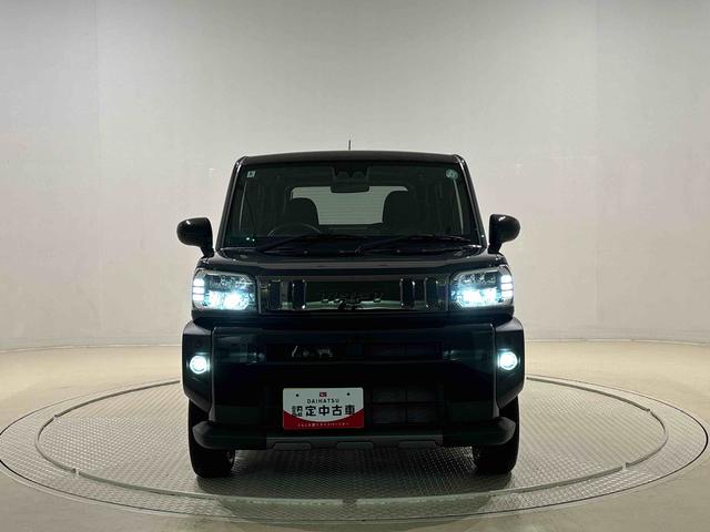 タフト Ｇターボ　ダーククロムベンチャー　運転席助手席シートヒーター　バックモニター　電動パーキングブレーキ　プッシュボタンスタート　オートライト　サイドエアバッグ　ＬＥＤヘッドライト・フォグランプ　キーフリーシステム　純正アルミホイール　セキュリティーアラーム（43枚目）