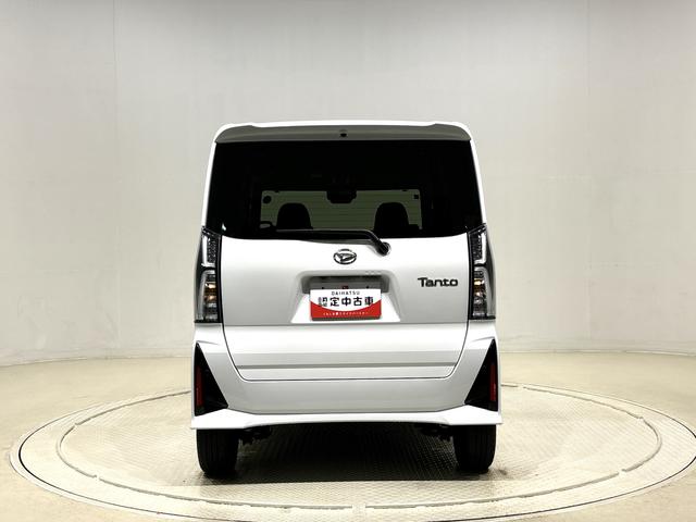 タント カスタムＲＳ　両側電動スライドドア　電動パーキングブレーキ　ＬＥＤオートライト　パワースライドドアウェルカムオープン機能　電動パーキングブレーキ　運転席助手席シートヒーター　アルミホイール　キーフリーシステム　　オート電動格納式ドアミラー（9枚目）