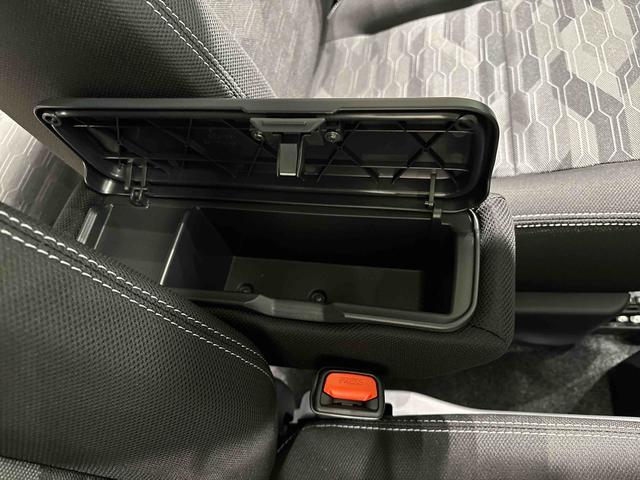タフト Ｇターボ　クロムベンチャー　運転席・助手席シートヒーター　純正ナビ装着用アップグレードパック　ＡＣＣ　電動パーキングブレーキブレーキ　オートブレーキホールド機能　運転席シートリフター　チルトステアリング　本革巻ステアリングホイール　リバース連動リヤワイパー（30枚目）